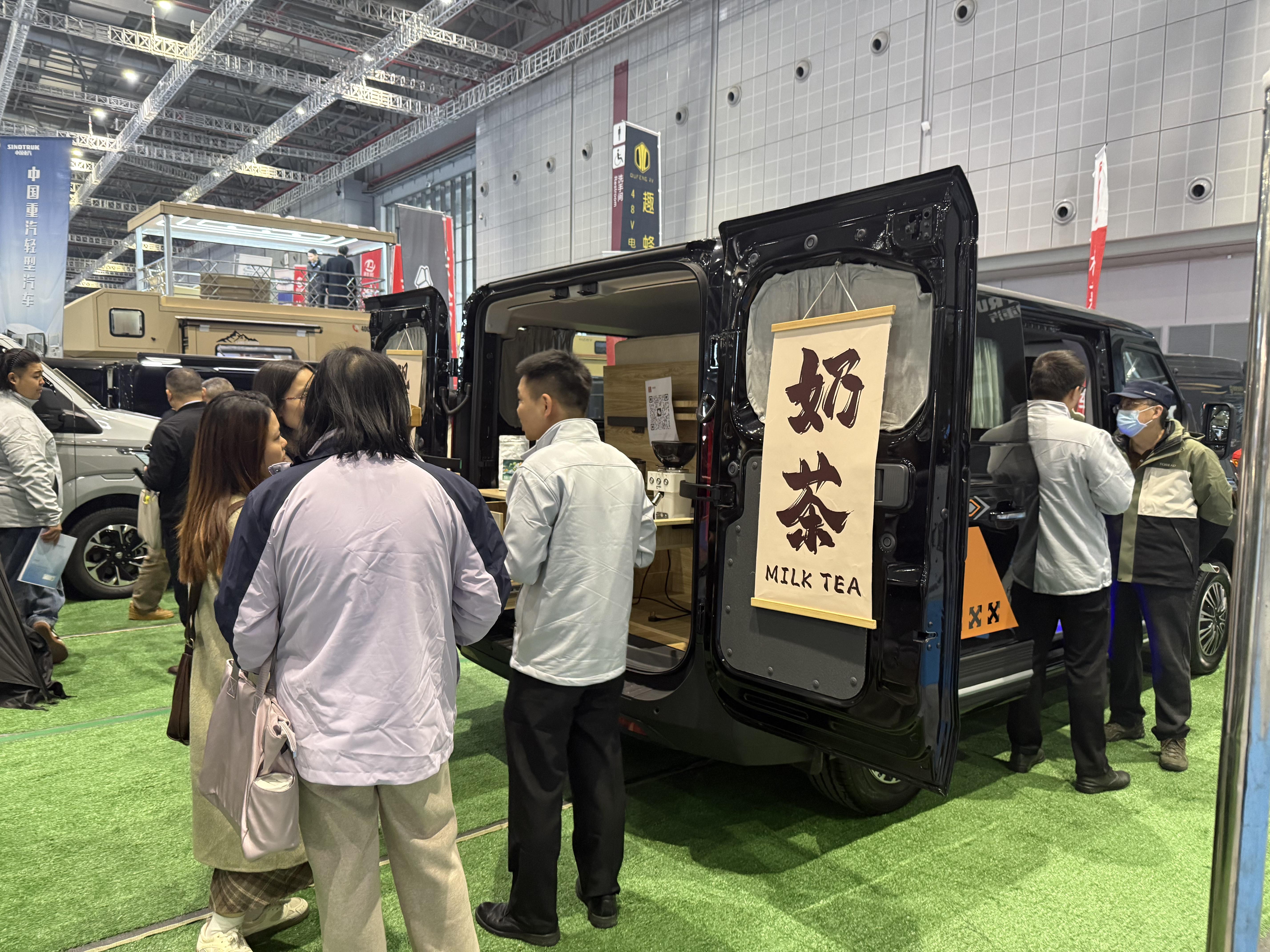 国重汽轻型汽车首登上海国际房车展开元棋牌