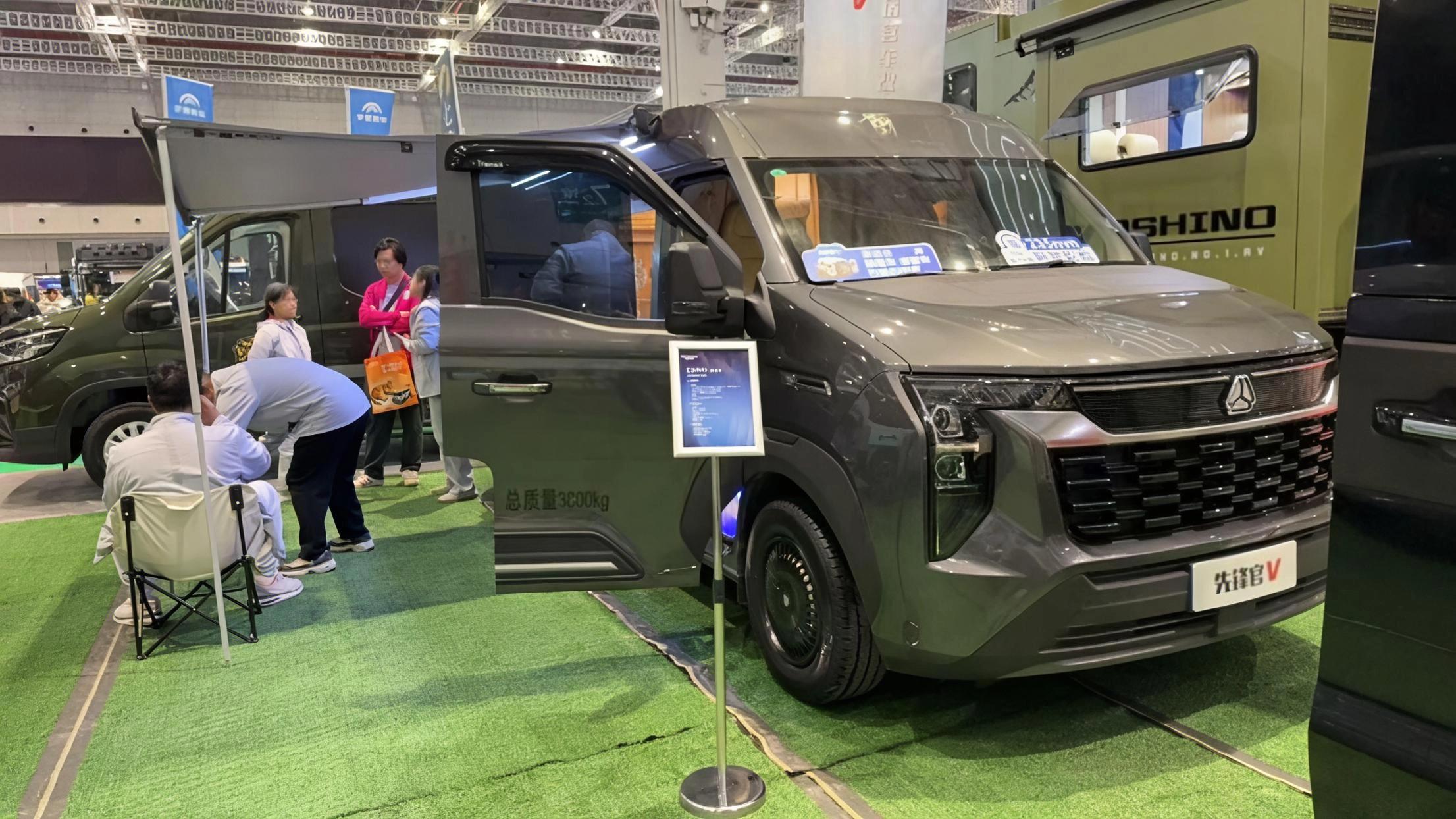 国重汽轻型汽车首登上海国际房车展开元棋牌试玩多品类强势出击！中(图6)